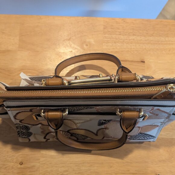 NWT Coach Swagger Medium Satchel with Patchwork Tea Rose Floral Applique Beige - Picture 6 of 9